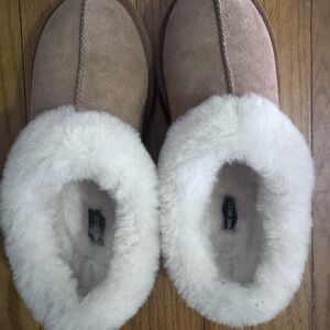 Nine West Fuzzy Tan Slippers with White Lining